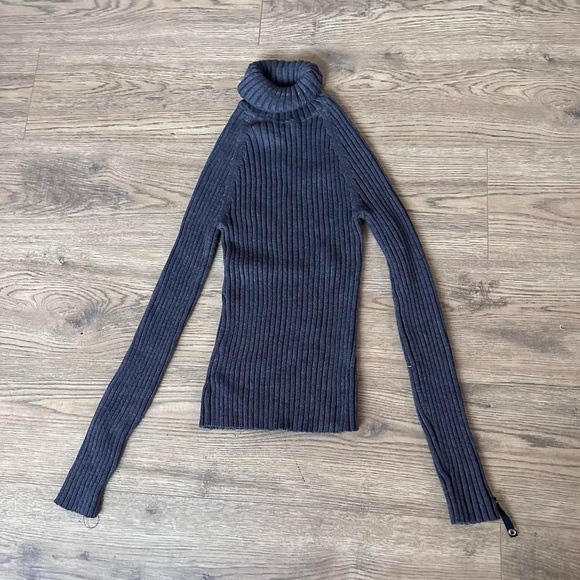 office siren turtleneck - Picture 2 of 4